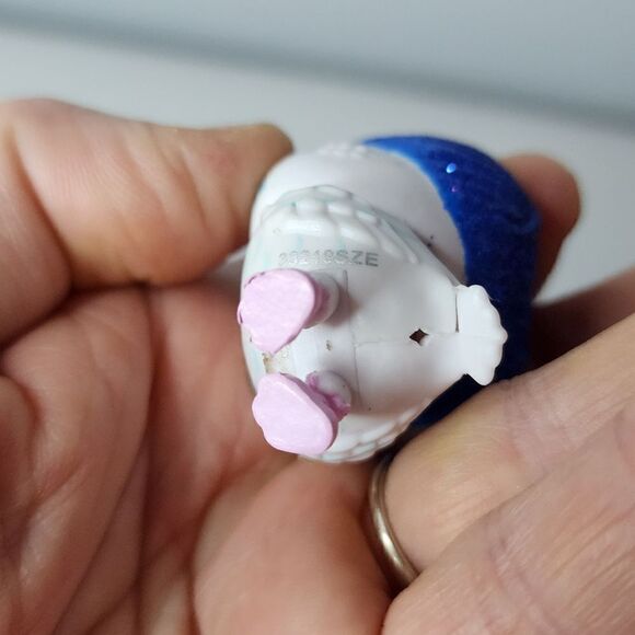 LOL Surprise Pets Winter Disco Glitter Series Hootie Q.T. Ultra Rare - Picture 5 of 5